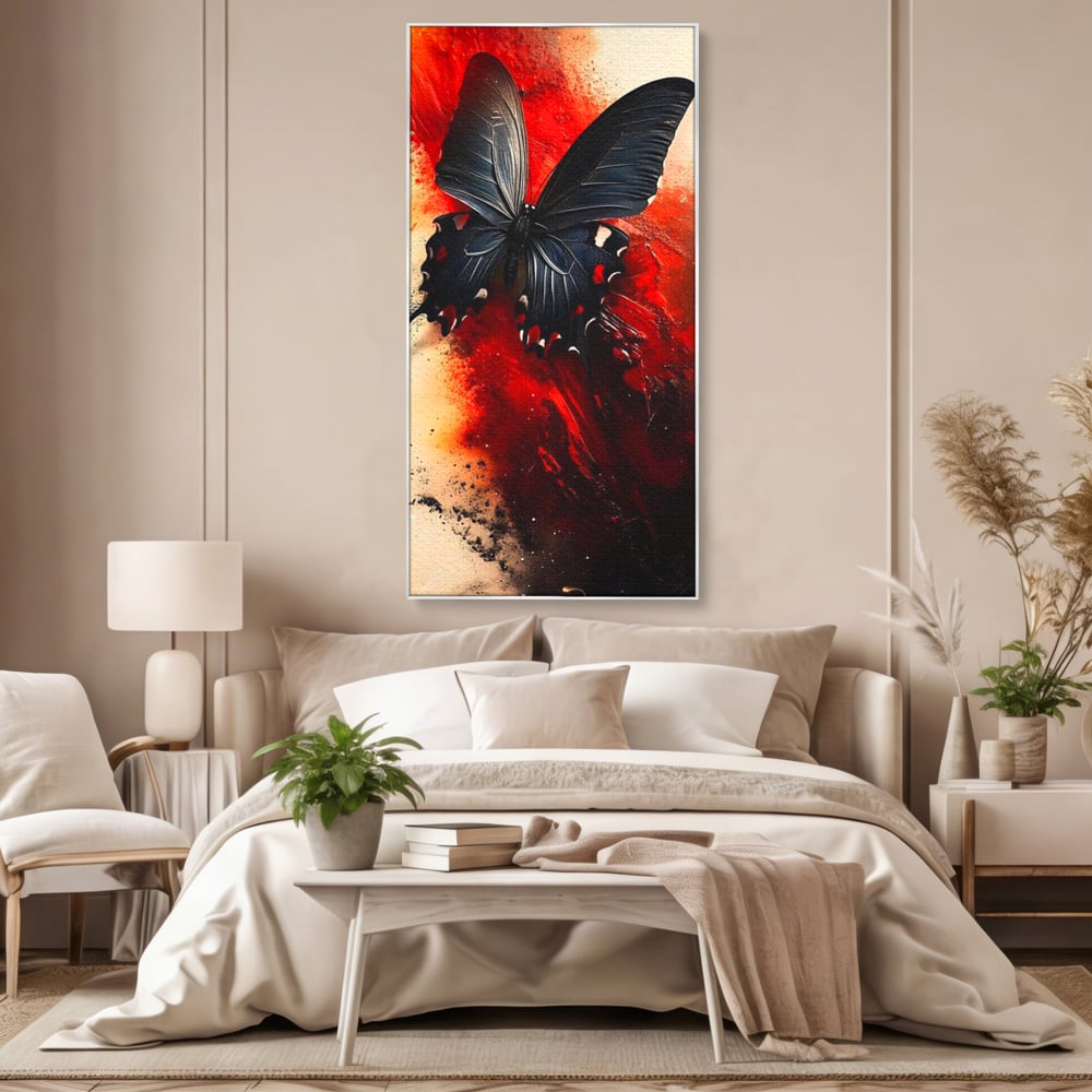 Tablou canvas cu tablou canvas cu fluture negru si fundal rosu, in rama de aluminiu argintiu, pe perete intr-un dormitor